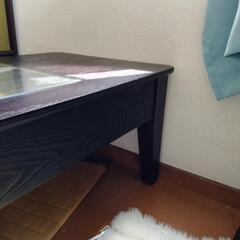 真ん中ガラステーブルの画像