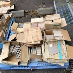 色んなタイル10円〜30円早い物勝ちの画像
