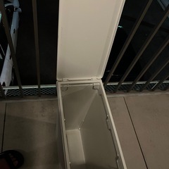 約2000以上→800円　無印良品　ふた付きゴミ箱　ゴミ袋を留める金具ありの画像
