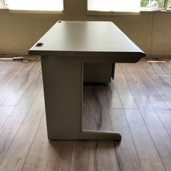 オフィステーブル　テーブル　机　オフィス　デスク　引き出し　店舗　会社　事務　作業台　約140 ×約70×約70 ジャンク扱いの画像