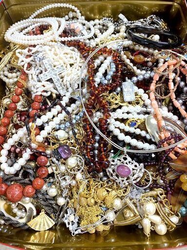 遺品整理 メッキアクセサリー まとめ売り約4.4kg 遺品整理 メッキアクセサリー まとめ売り ネックレスセット 多様