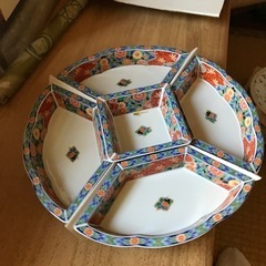 回るオードブル皿の画像