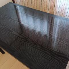 リビングテーブルの画像