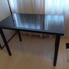 リビングテーブルの画像