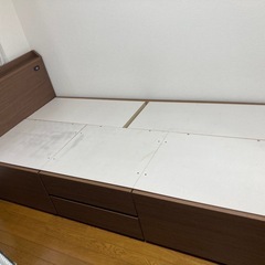 シングルベッドフレーム マットレス付き可の画像