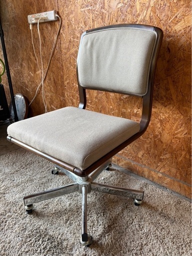 G0710 カリモク　回転チェア