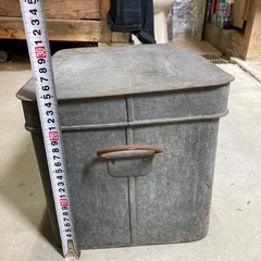 収納ボックス　ブリキ　無骨　キャンプの画像