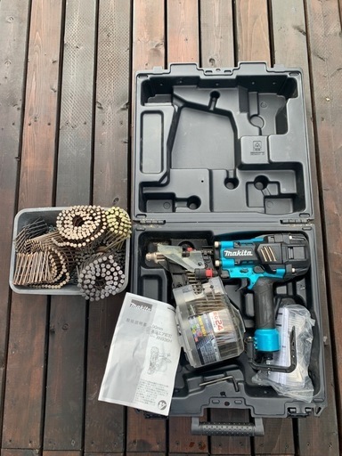 工具類多数出品予定！makita 90mm 高圧エア釘打 EFI AN936H 釘付き
