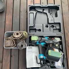 工具類多数出品予定！makita 90mm 高圧エア釘打 EFI AN936H 釘付きの画像