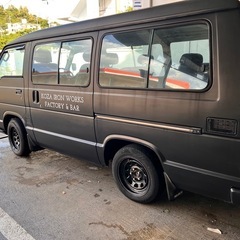 旧車好きにはたまらない角目のハイエースです！の画像