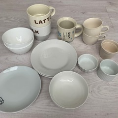 【たくさん】コップやお皿 の画像
