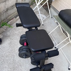 引き取り先決まりました。トレーニングベンチとダンベル