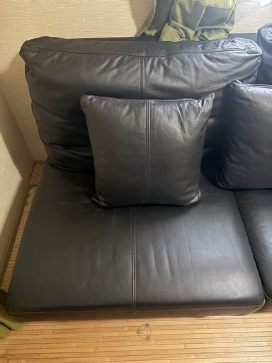 お値下げしました。【美品】 本革ソファ　クッション付き　背もたれダウン