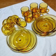 コップ　皿セットの画像