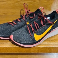 Nike ズーム フライニット スポーツスニーカー 黒/オレンジ　23cmの画像