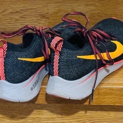 Nike ズーム フライニット スポーツスニーカー 黒/オレンジ　23cmの画像