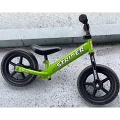 【傷や汚れあり】　ストライダー　グリーン　子供用　バランスバイクの画像