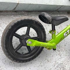 【傷や汚れあり】　ストライダー　グリーン　子供用　バランスバイクの画像