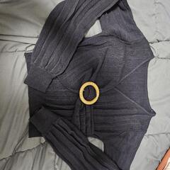 RESEXXY
ウッ ド調バックルニットトップスの画像