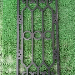 アルミ 窓枠 装飾 82.5cm×35cmの画像
