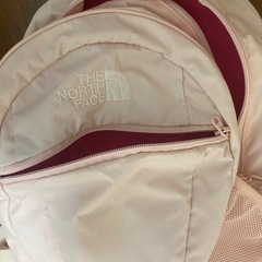 THE NORTH FACEのリュック　薄ピンク色　女の子の画像