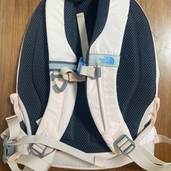 THE NORTH FACEのリュック　薄ピンク色　女の子の画像