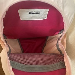 THE NORTH FACEのリュック　薄ピンク色　女の子の画像