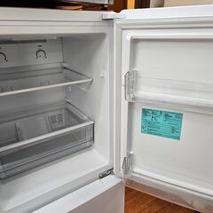 リサイクルショップどりーむ天保山店　No3381　２ドア冷蔵庫　ハイアール　2019年製　容量148L　2人暮らしに最適なサイズです♪　※パッキン汚れあり(´;ω;｀)の画像
