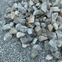 割栗石、グリ石
の画像