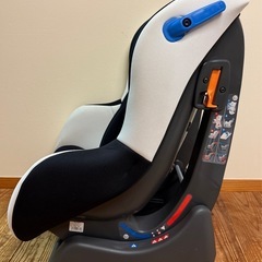 【最終値下げ】⭐︎数回使用のみ⭐︎Combi ウィゴー　LG ホワイト　エッグクッション　チャイルドシートの画像