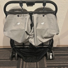 　Joie横並び二人乗りベビーカー　の画像