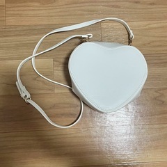 ハート型ショルダーバッグの画像