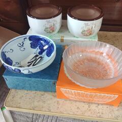 決まりました。未使用の皿、保存容器の画像