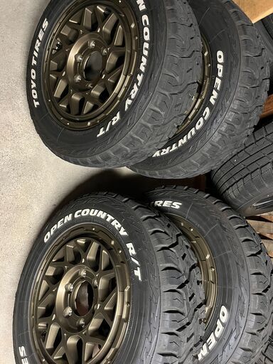 商談中。タイヤ、ホイール4本セットです