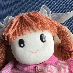 ピンクのリボン付き女の子　人形