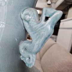 リサイクルショップどりーむ天保山店　No3395　青磁　『芸泉』　飾り壺　高さ63㎝　透彫り　花瓶の画像