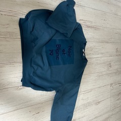 AZUL トレーナーの画像