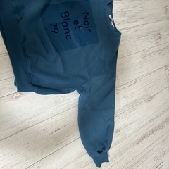 AZUL トレーナーの画像