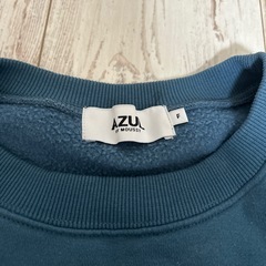 AZUL トレーナーの画像