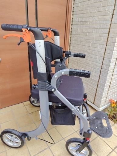 PIPIBEAR 車椅子　歩行器