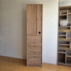 未使用訳あり ランドリーチェスト 幅45.5 奥行32 高さ180 cm ナチュラル 省スペース 洗面所 ランドリー オープン棚 台 引出し チェストの画像