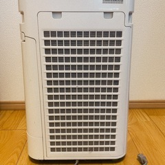 SHARP  加湿空気清浄機 KC-E40-Wの画像