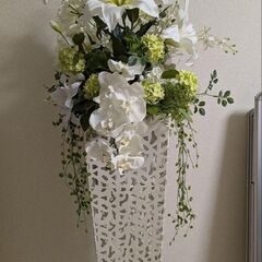 【特大】インテリアに！ フラワースタンド付 ホワイトグリーン 造花の画像