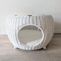ラタンカフェテーブルベッドの画像