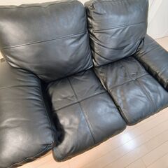 【本革】ニトリ 2人掛けソファ（6年使用・使用感あり）の画像
