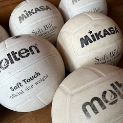 バレーボール　ママさん
バレー　4号球　MIKASA molten 8個セットの画像