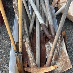 （決定）錆びたスコップや工具など