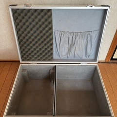 🚗お値下げ　ジュラルミンケース　アタッシュケース　車の収納ケースの画像
