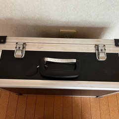 🚗お値下げ　ジュラルミンケース　アタッシュケース　車の収納ケースの画像