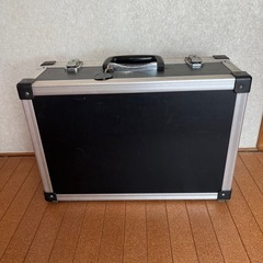🚗お値下げ　ジュラルミンケース　アタッシュケース　車の収納ケースの画像